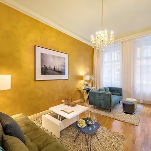 Days - Luxurious Lesser Town Prag